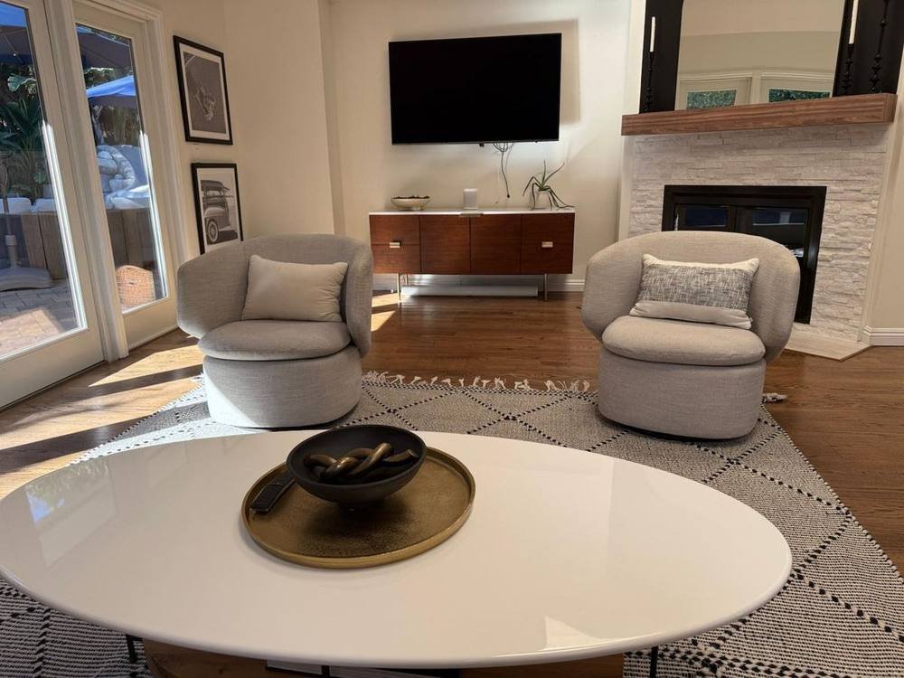 Superhost 5-star standard master suite turnaround cleaning in Santa Clarita California by Sun & Surf Cleaning