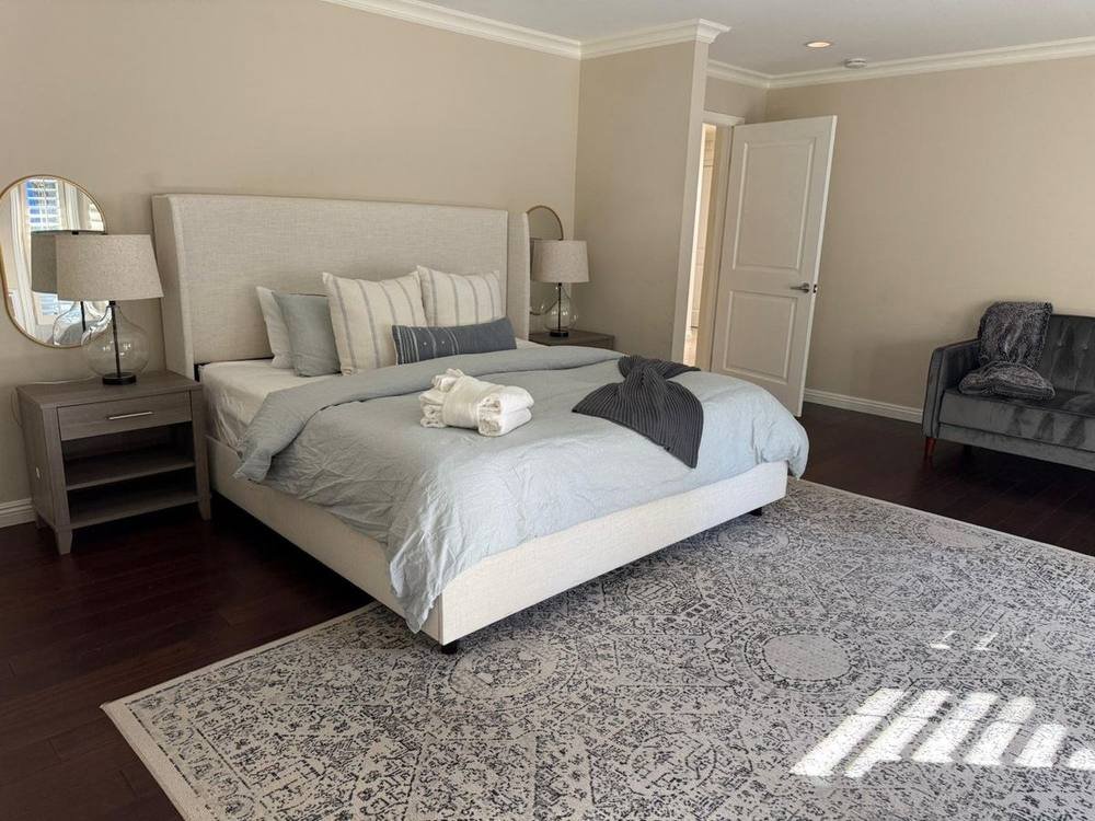 Hotel-quality hospital-grade bed making and linen sanitization for vacation rental properties in California